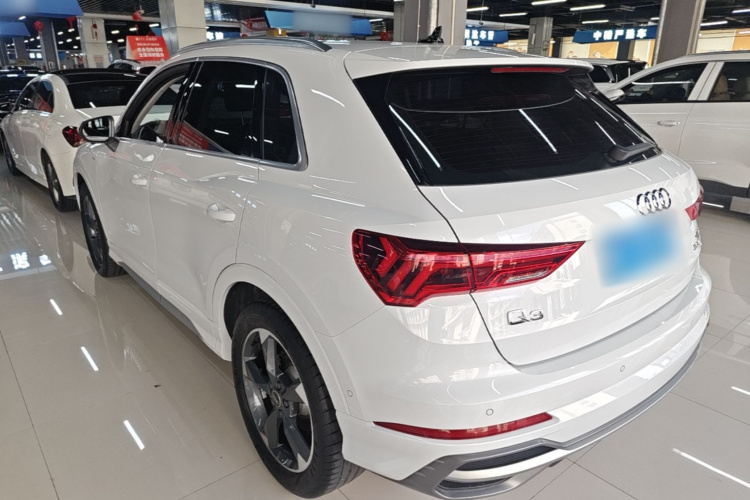Audi Q3 2023 car image #7