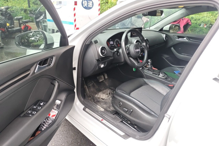 Audi A3 2019 car image #13