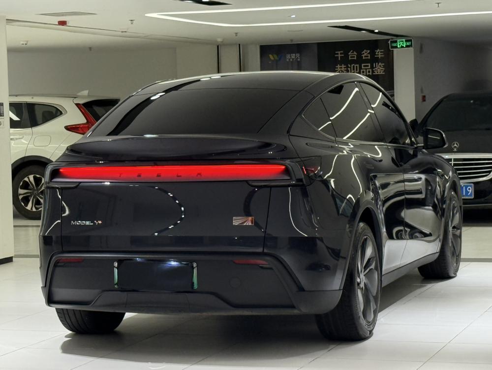 Tesla Model Y 2025 #6 Tesla Model Y 2025 car image #6