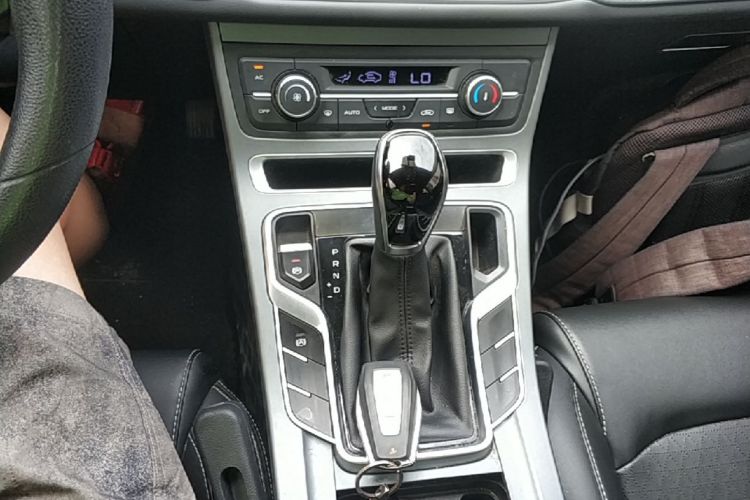 GEELY Emgrand 2022 car image #14