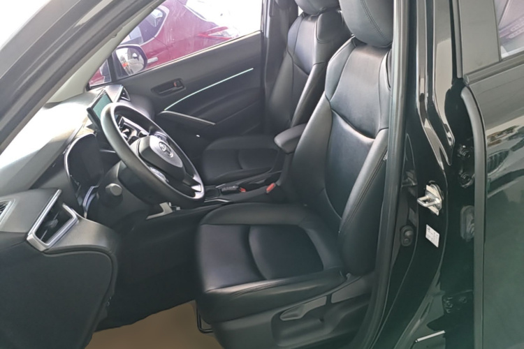Toyota Corolla Cross 2025 immagine di auto #15