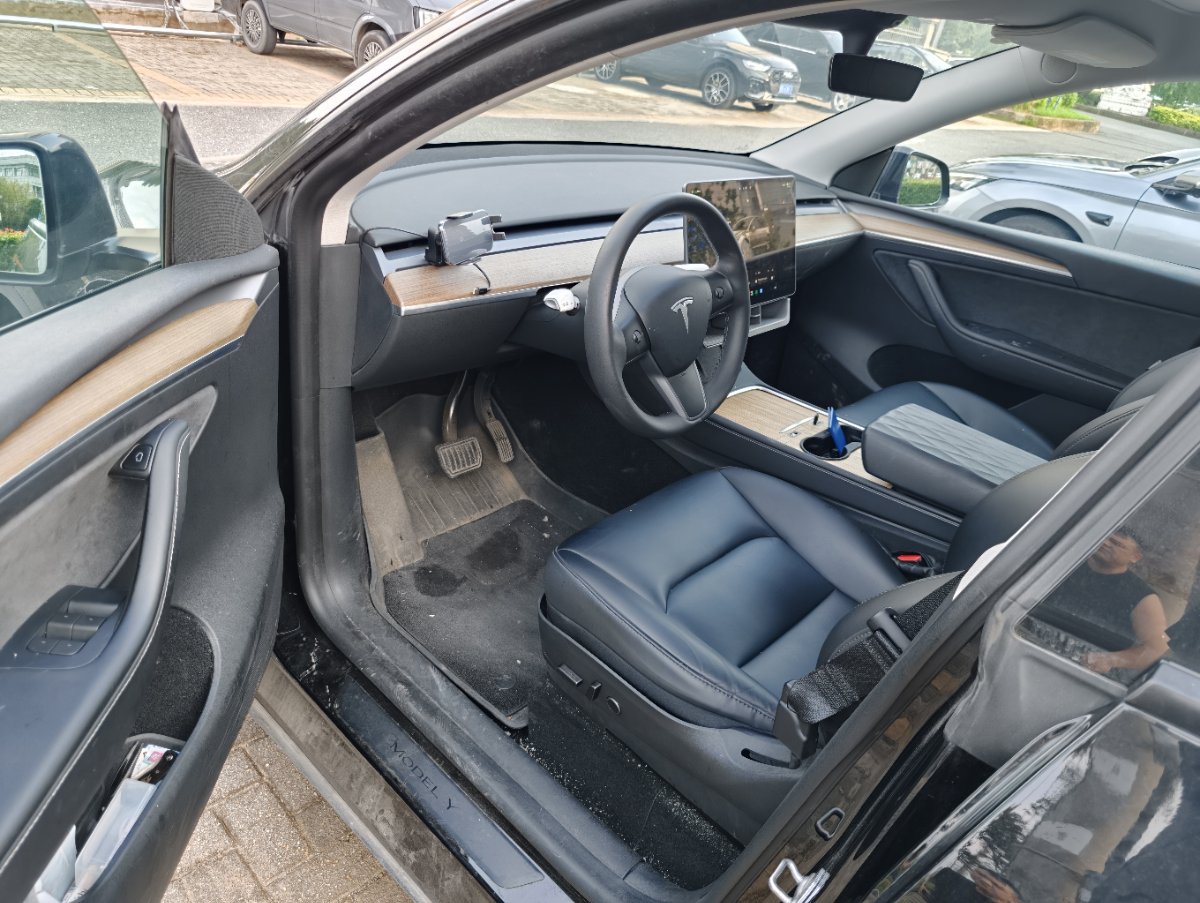 Tesla Model Y 2022 #2 Tesla Model Y 2022 car image #2
