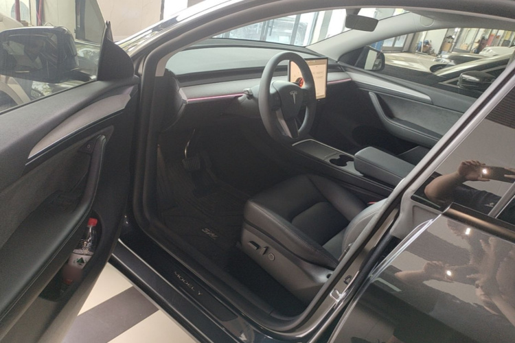 Tesla Model Y 2024 #16 Tesla Model Y 2024 car image #16