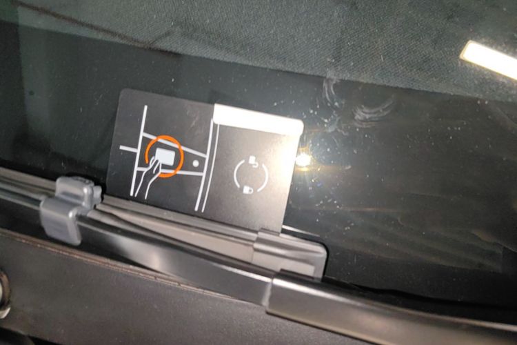 Tesla Model 3 2023 car image #9