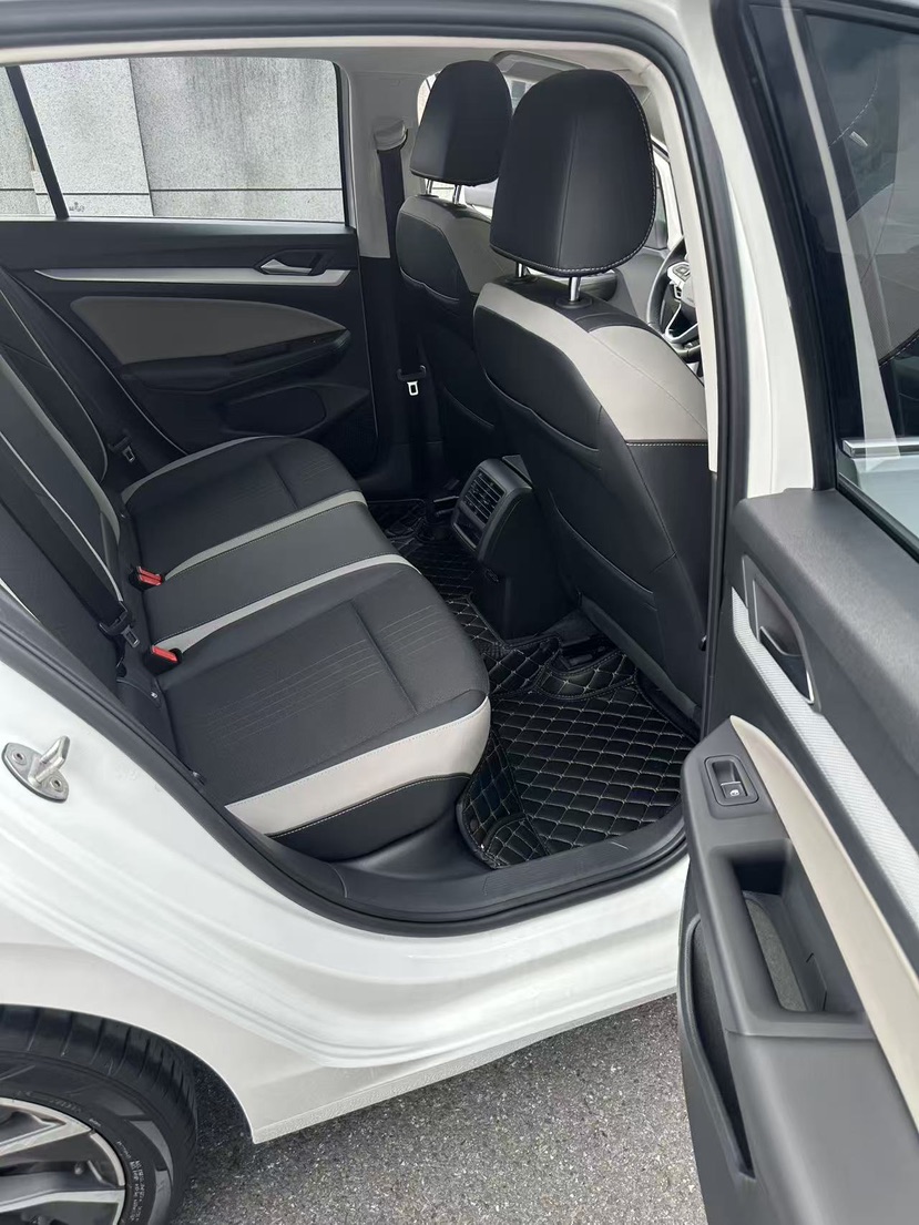 Volkswagen Golf 2022 car image #6