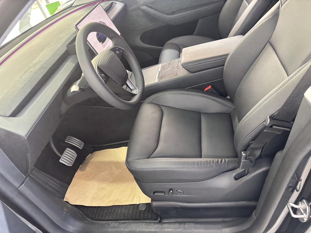 Tesla Model Y 2025 #13 Tesla Model Y 2025 car image #13