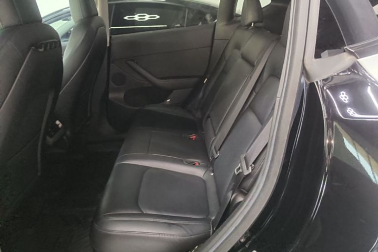 Tesla Model Y 2022 car image #17
