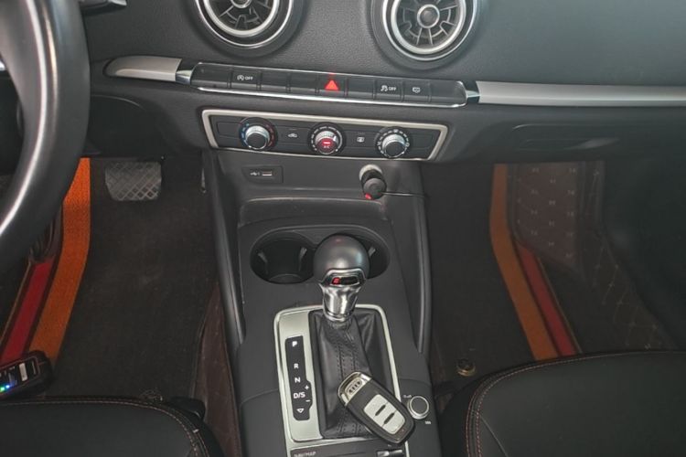 Audi A3 2018 car image #14