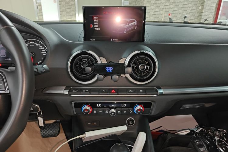 Audi A3 2017 car image #13