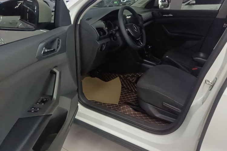 Volkswagen T-Cross 2021 car image #12