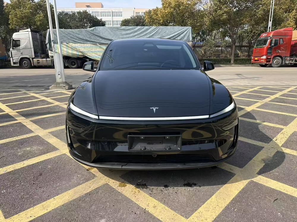 Tesla Model Y 2025 #2 Tesla Model Y 2025 car image #2