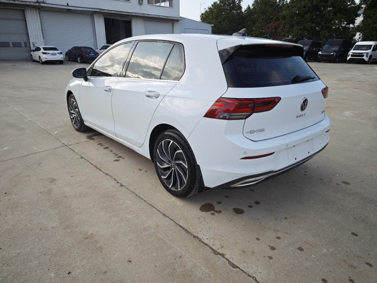 Volkswagen Golf 2021 car image #6