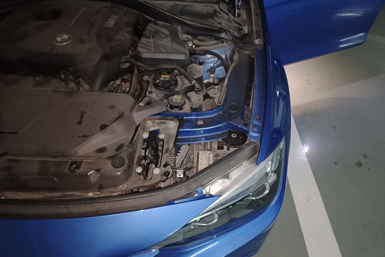 BMW 3 Series 2019 car image #23