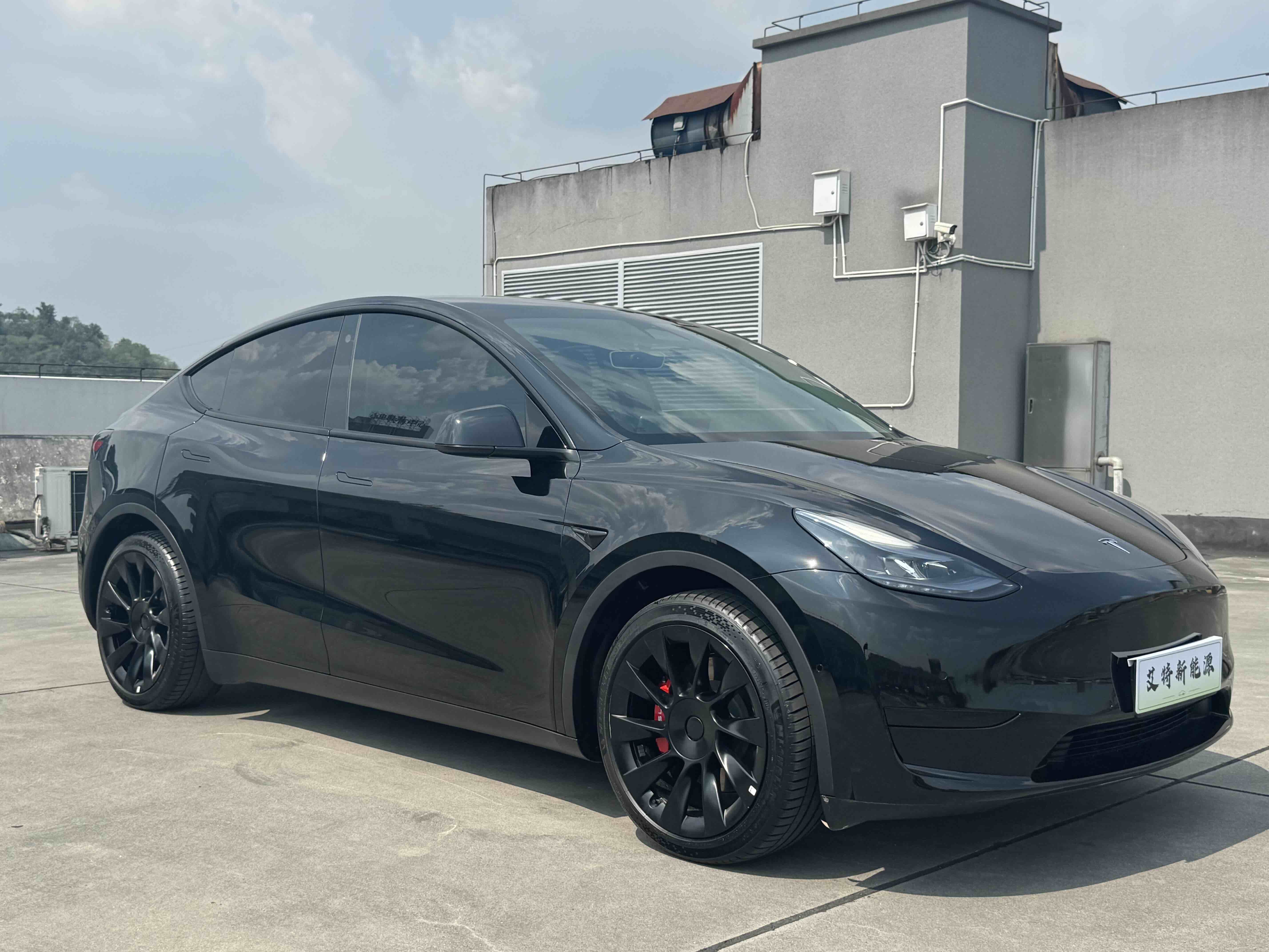 Tesla Model Y 2023 #2 Tesla Model Y 2023 car image #2