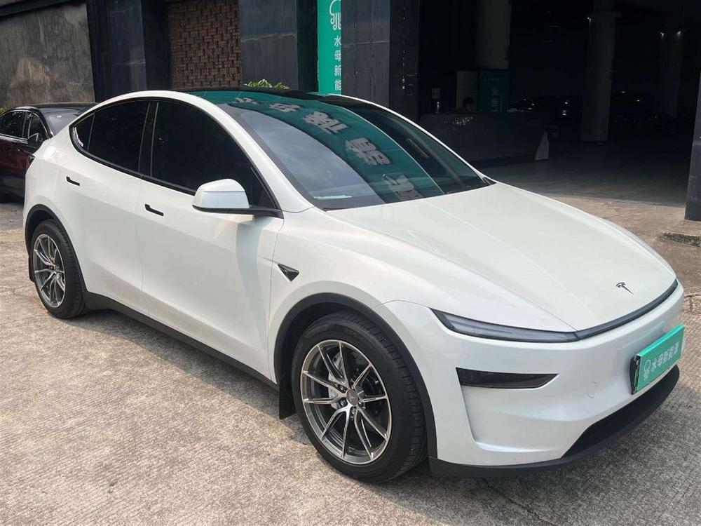 Tesla Model Y 2025 #3 Tesla Model Y 2025 car image #3