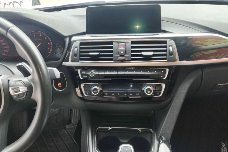 BMW 3 Series 2018 #13 BMW 3 Series 2018 car image #13