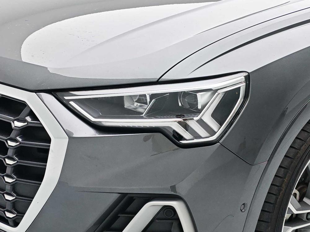 Audi Q3 2022 car image #12