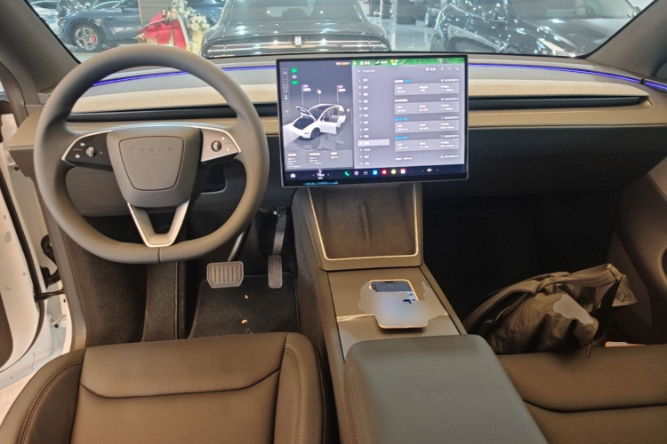 Tesla Model Y 2026 #10 Tesla Model Y 2026 car image #10