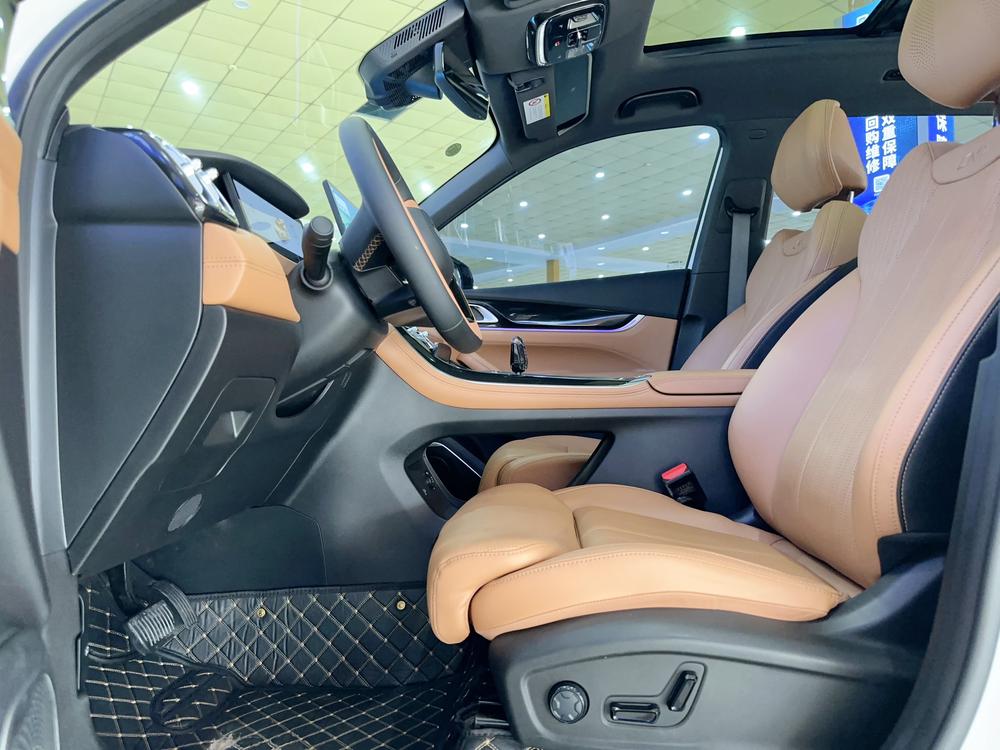 GEELY Boyue L 2025 car image #23