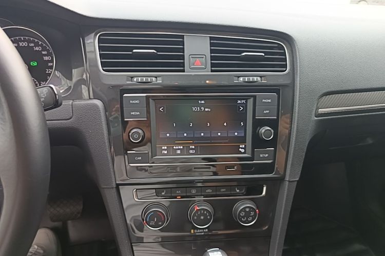 Volkswagen Golf 2018 car image #13