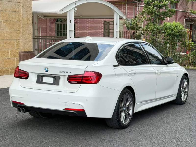 BMW 3 Series 2019 car image #8