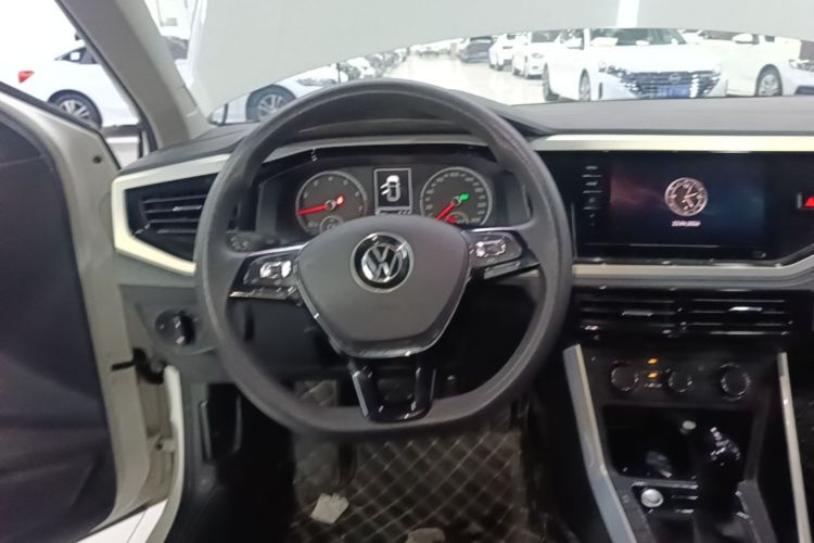Volkswagen Polo 2022 car image #11