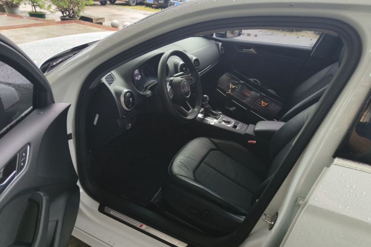 Audi A3 2018 car image #18