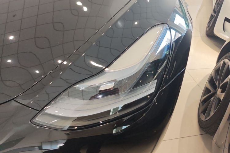 Tesla Model Y 2023 car image #23