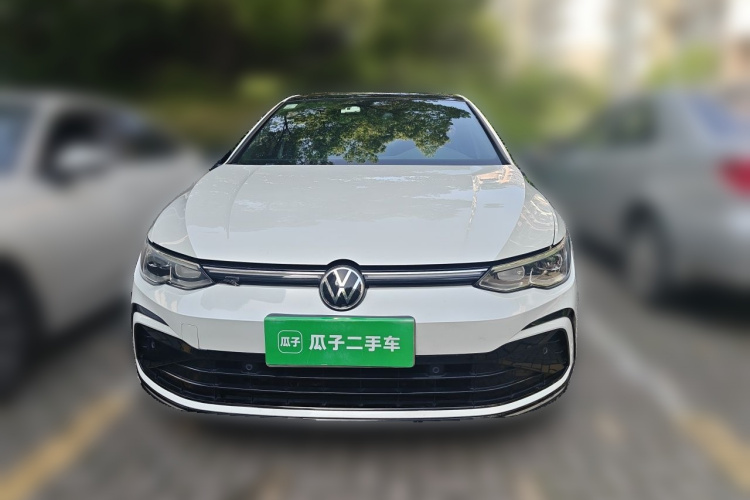 Volkswagen Golf 2021 car image #3