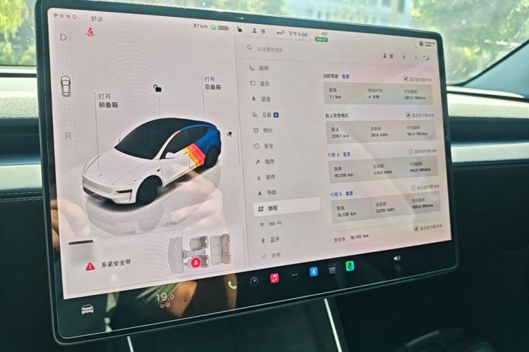 Tesla Model Y 2025 #17 Tesla Model Y 2025 car image #17