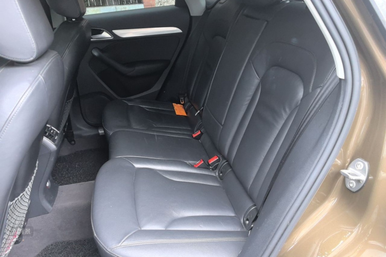Audi Q3 2015 car image #19