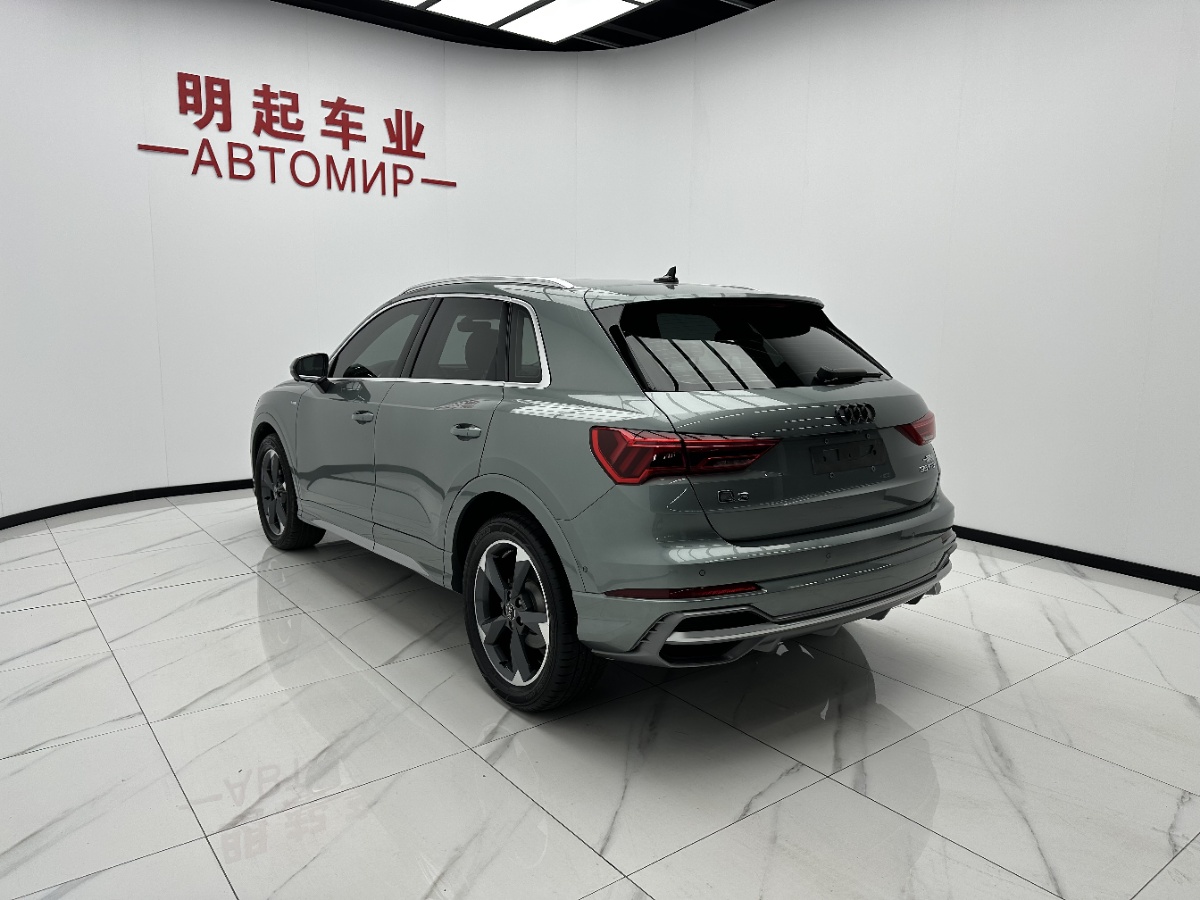 Audi Q3 2023 car image #8