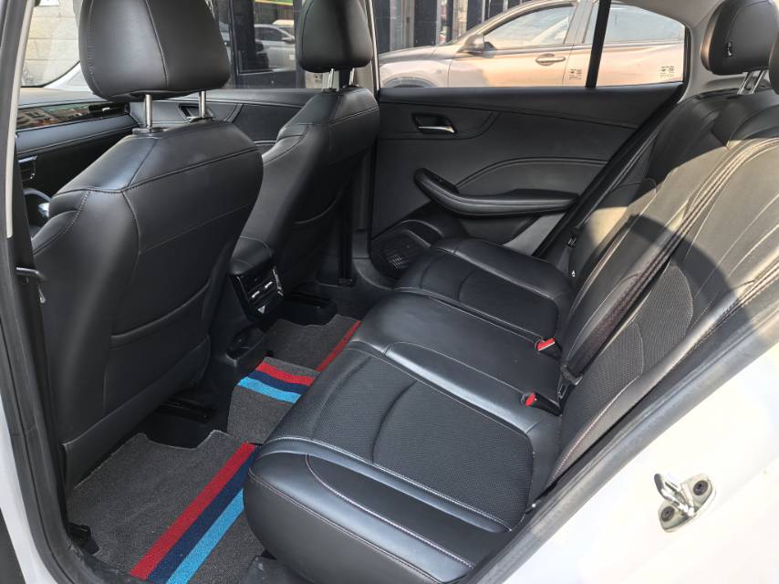 Roewe i5 2023 #6 Roewe i5 2023 imagen de coche #6