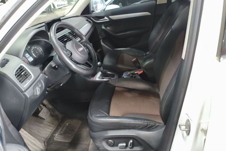 Audi Q3 2018 car image #15