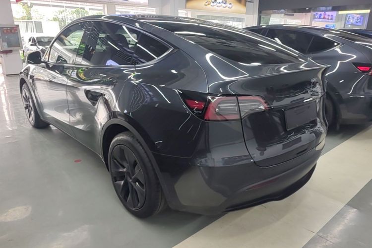Tesla Model Y 2024 #5 Tesla Model Y 2024 car image #5
