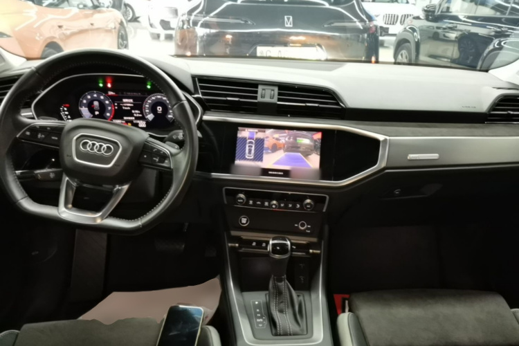 Audi Q3 2021 immagine di auto #10