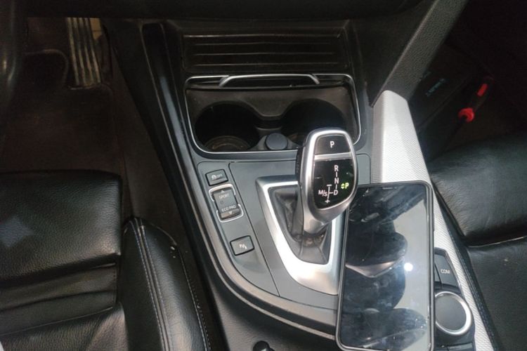 BMW 3 Series 2018 #18 BMW 3 Series 2018 car image #18