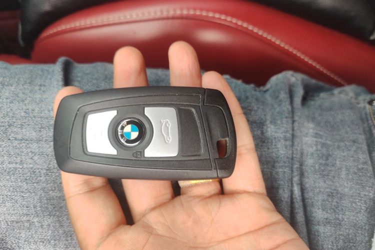 BMW 3 Series 2019 #10 BMW 3 Series 2019 car image #10