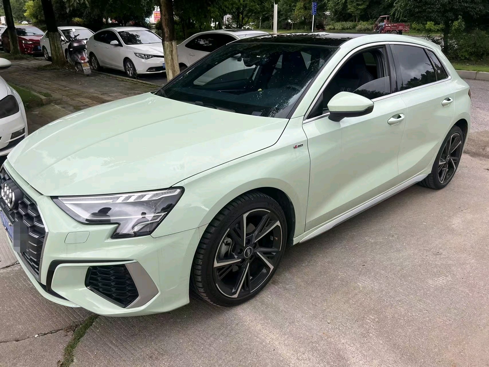 2023 immagine di auto 