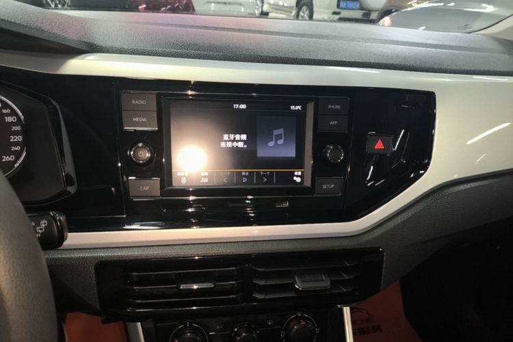 Volkswagen Polo 2019 car image #13