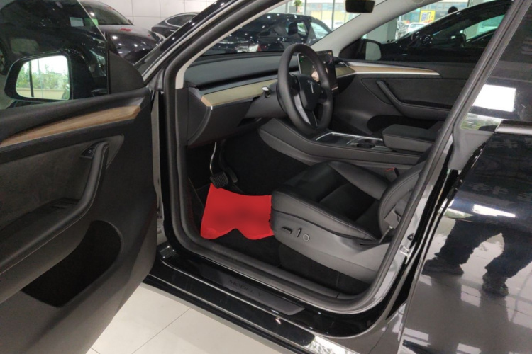 Tesla Model Y 2023 #16 Tesla Model Y 2023 car image #16