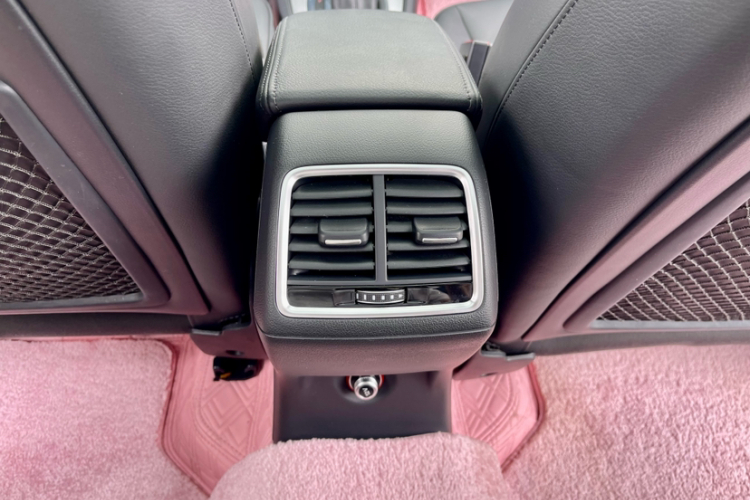 Audi Q3 2016 immagine di auto #25