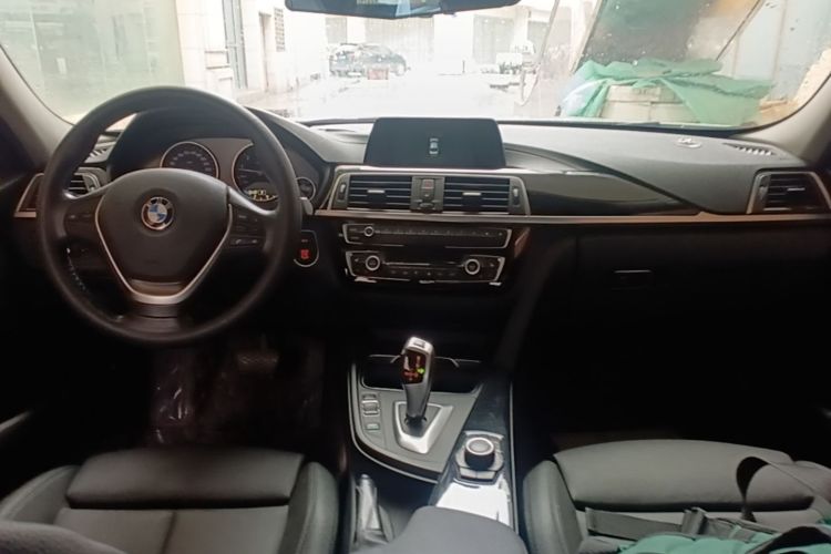 BMW 3 Series 2018 #10 BMW 3 Series 2018 car image #10