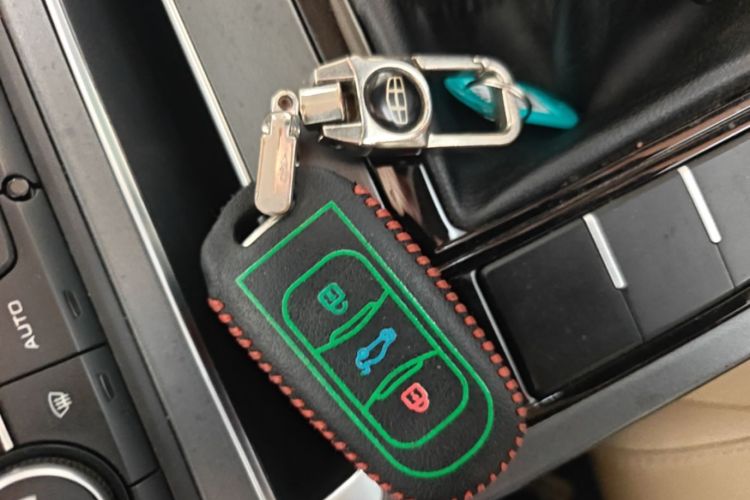 GEELY Emgrand 2019 car image #9