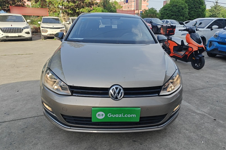Volkswagen Golf 2017 car image #3