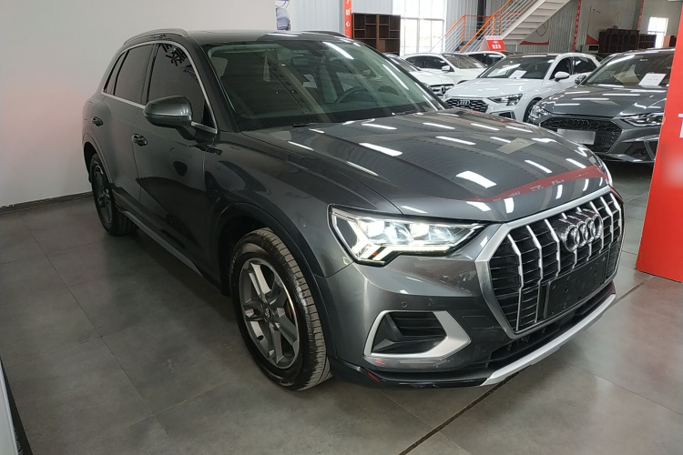 Audi Q3 2020 car image #4