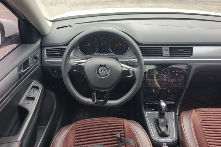 Volkswagen Bora 2016 car image #11