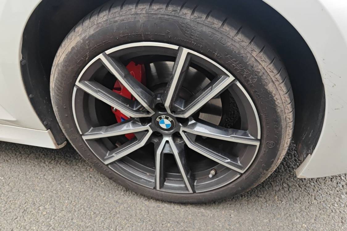 BMW 3 Series 2024 #9 BMW 3 Series 2024 car image #9
