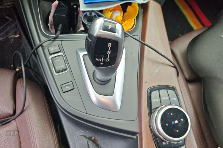 BMW 3 Series 2018 car image #16