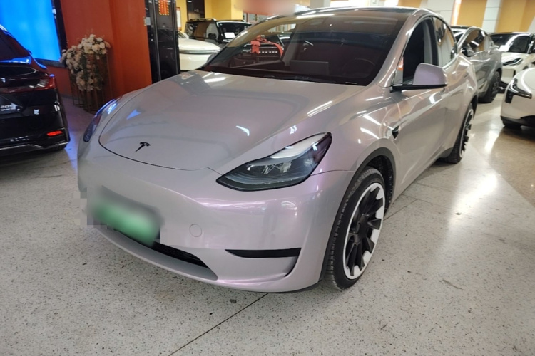 Tesla Model Y 2023 car image #2